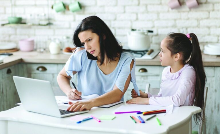 Asumen madres de familia pesada carga mental