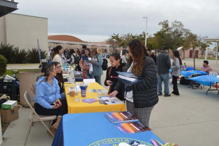 Orientan sobre ayuda financiera