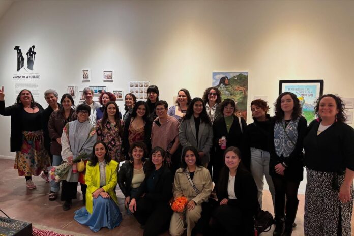 1 exhiben mujeres
