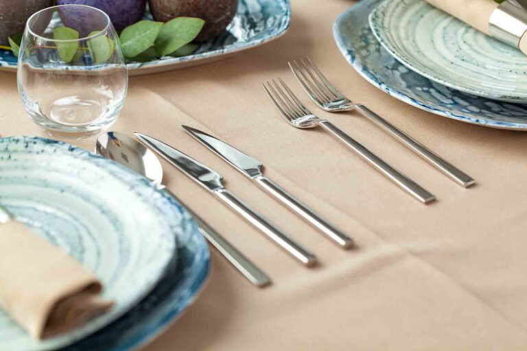 Sorprende a tus invitados con estas reglas de etiqueta en la mesa